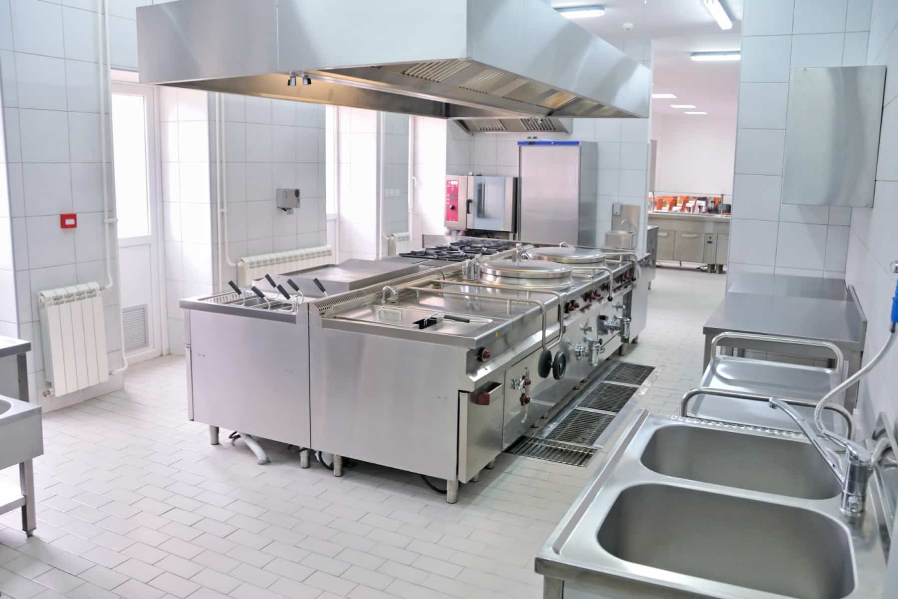 طراحی و تجهیز آشپزخانه صنعتی